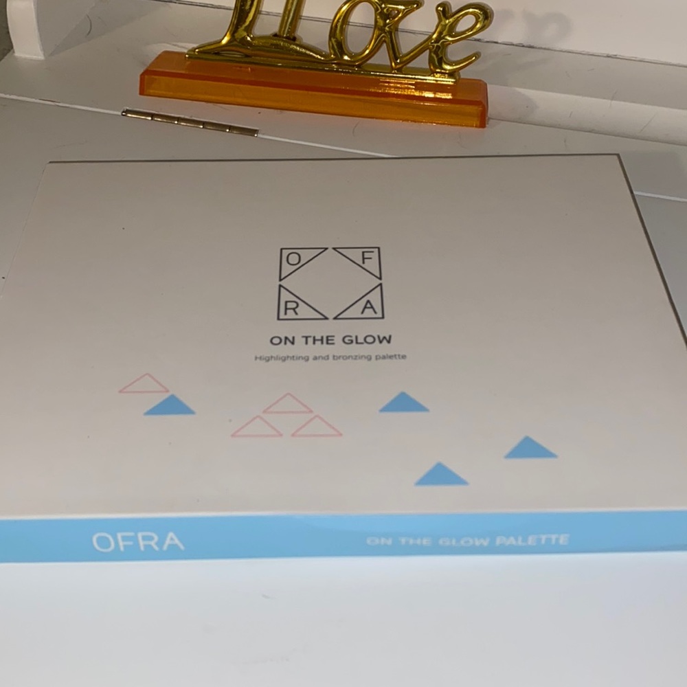 Ofra on the glow palette